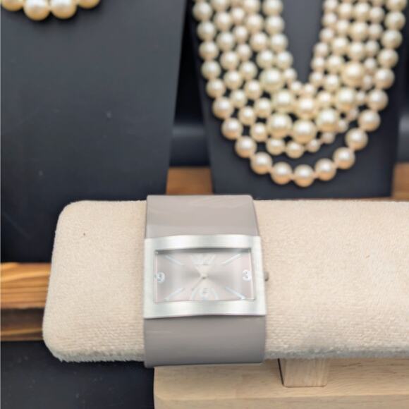 Happily Ever After Pearl Curated 8-piece Jewelry Collection - Picture 6 of 8